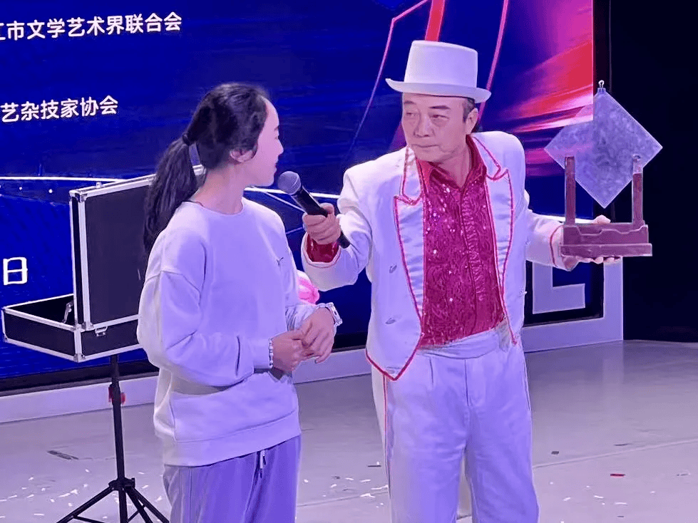 ”2025新春魔术杂技专场圆满举行AG真人网站“魔法青春 魅力九江(图1)