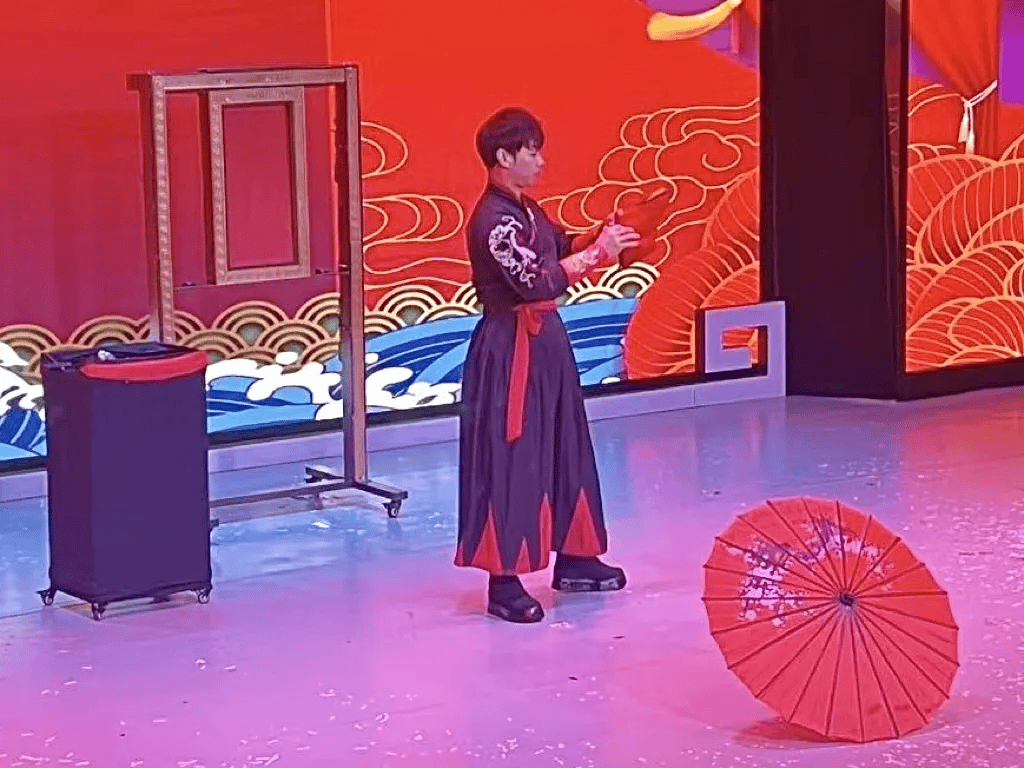 ”2025新春魔术杂技专场圆满举行AG真人网站“魔法青春 魅力九江(图4)
